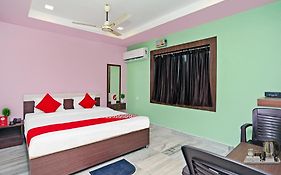 Capital O 14489 Hotel Aryan